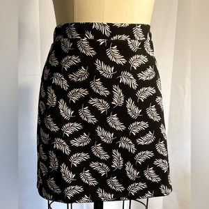 H&M Black and White Leaf Print Mini Skirt Size M